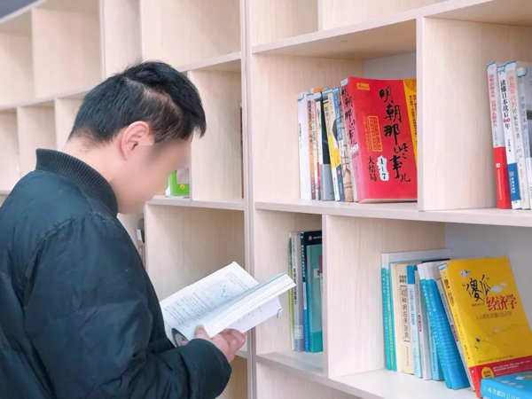 书香传递，情暖患者
