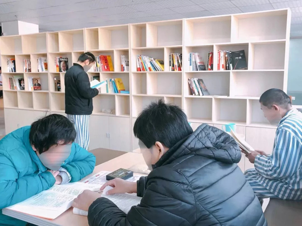书香传递，情暖患者